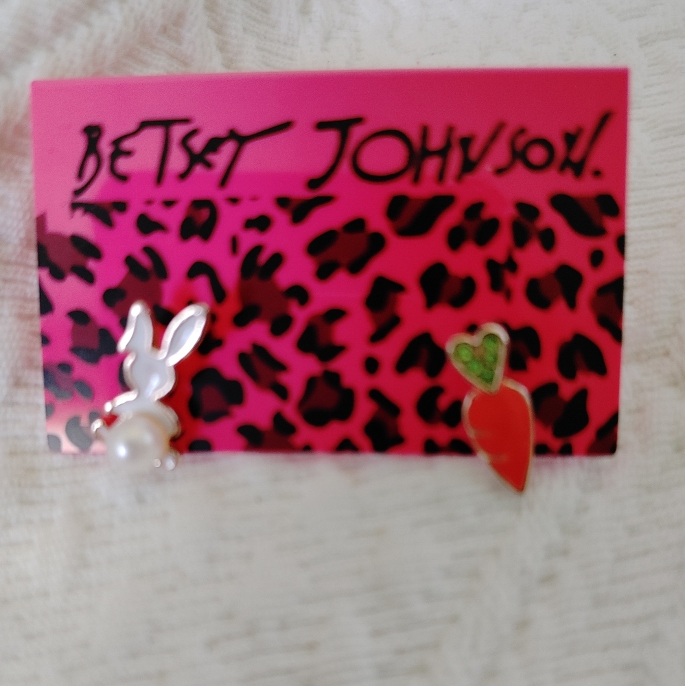 New rabbit and carrot earrings